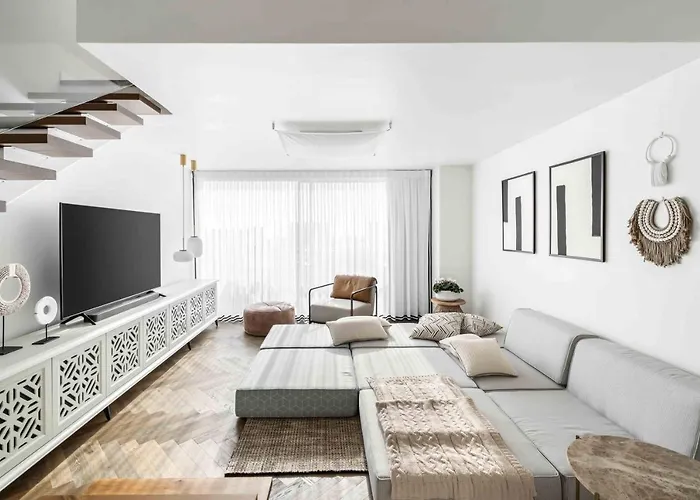 Elegant Duplex With Parking By Beachfront Stay